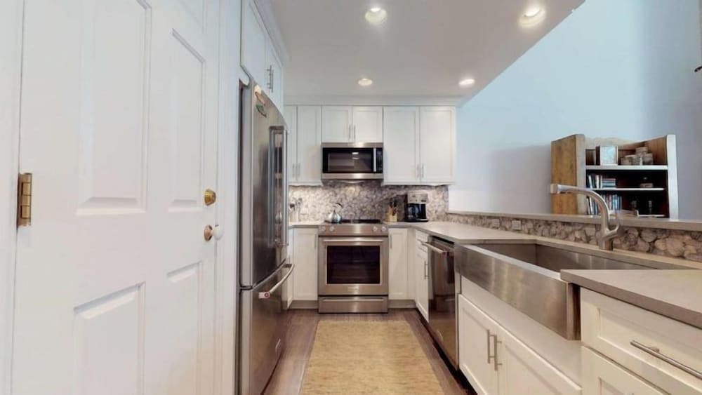 2 Bedroom Boutique Resort Condo With Hot Tub Access and Within Walking Distance to the Eagle Bahn Gondola - photo 2