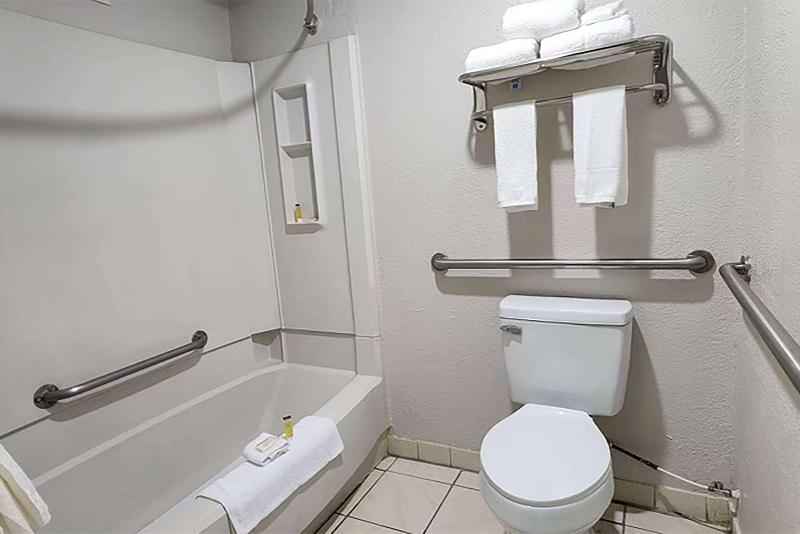 Travelers Inn - photo 21