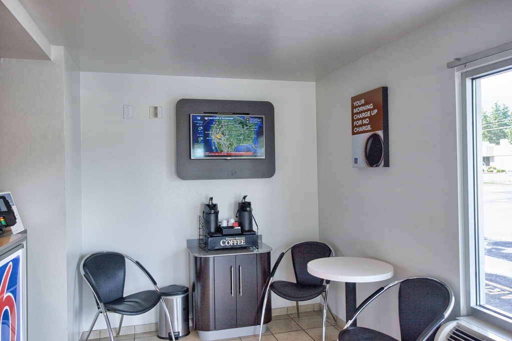 Motel 6 Everett WA North - photo 17