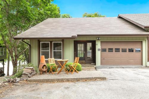 Lakeside Nest Dock on Lake Rayburn Sleeps 10 — Bella Vista — photo 4