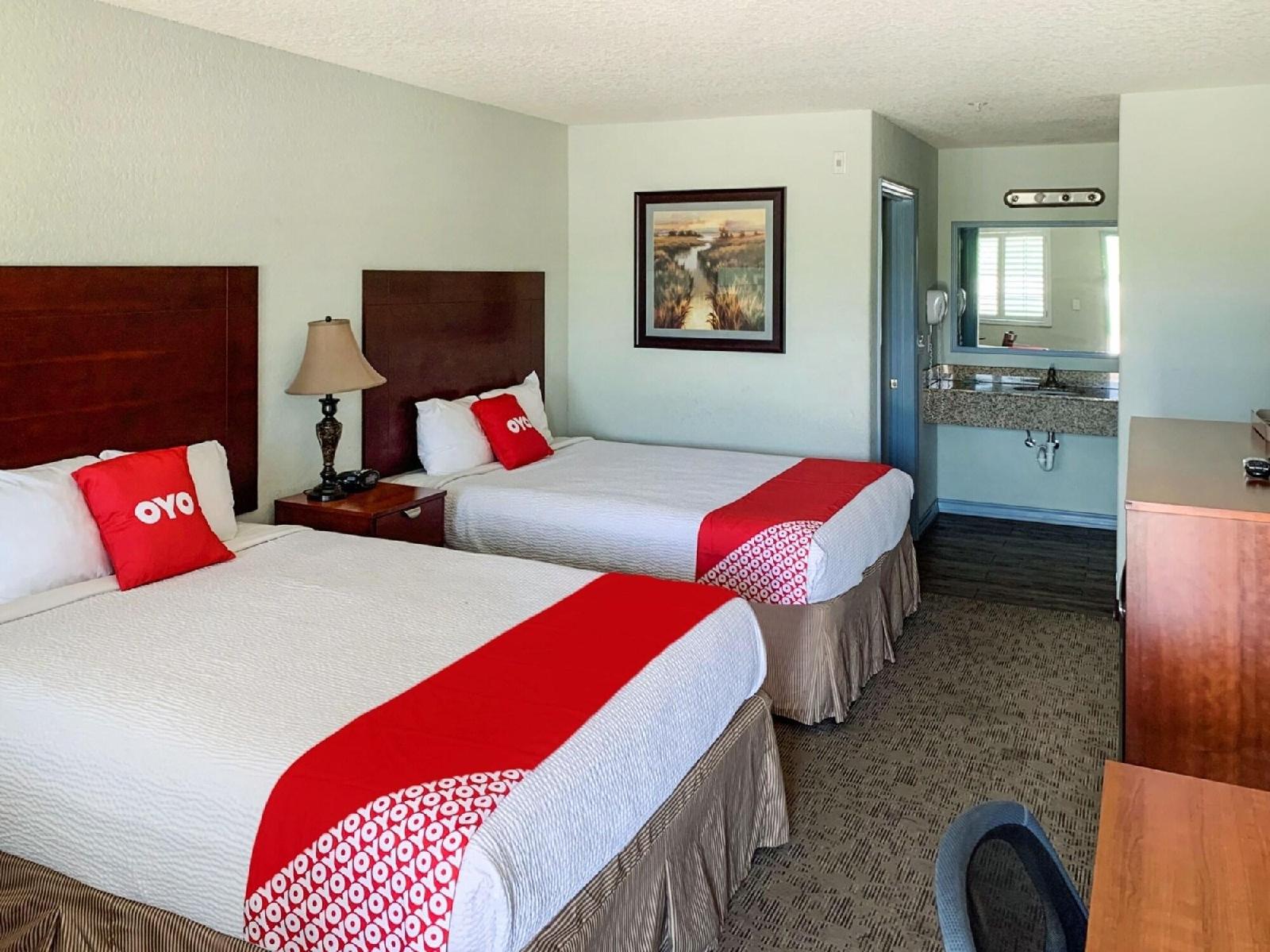 Oyo Hotel Pearsall I 35 West - photo 14