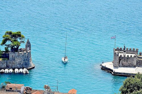 Nafpaktos Luxury Suite — 4-Star Luxury Hotel in Nafpaktos, Greece