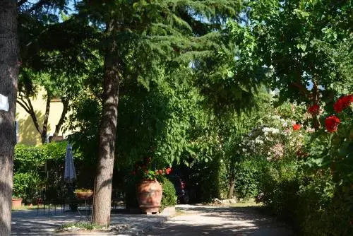 B&B Il Giovine — 4-Star Luxury Hotel in Campello Sul Clitunno, Italy