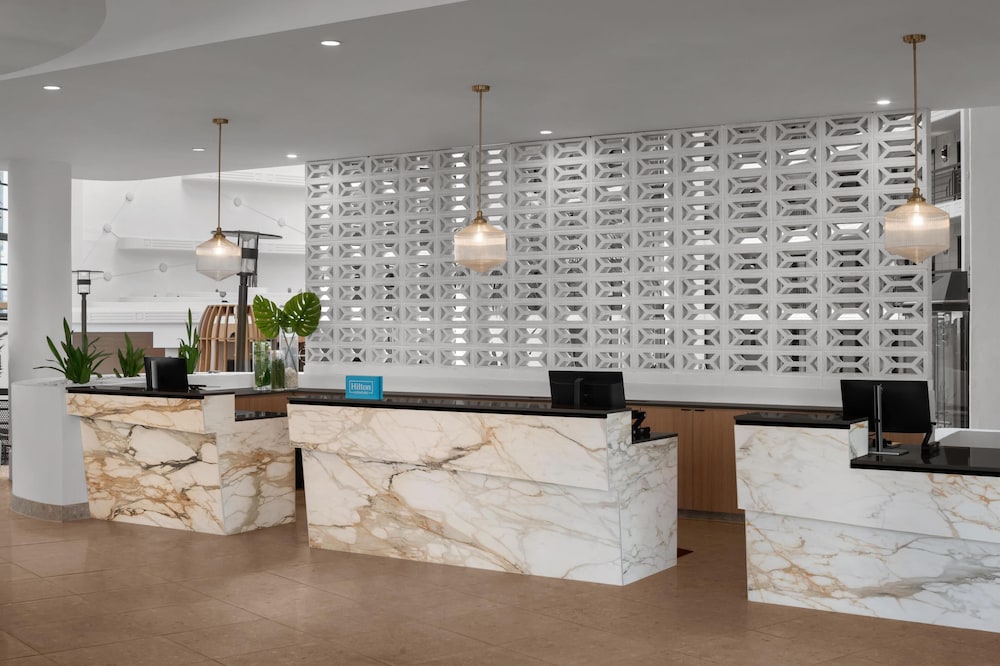 Embassy Suites by Hilton Phoenix Biltmore - photo 5