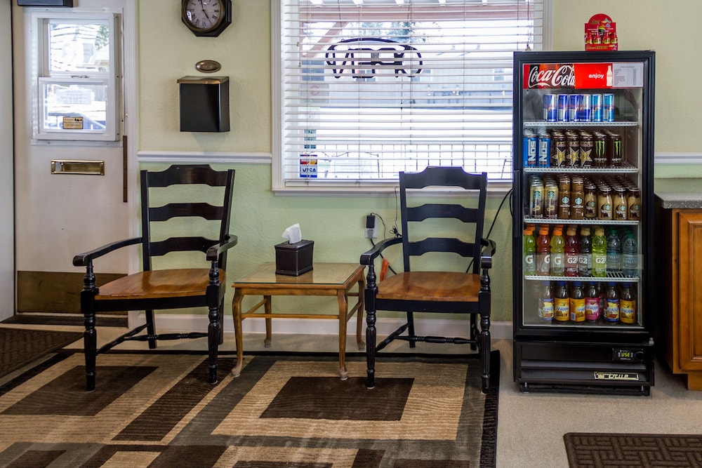 Charm Motel & Suites - photo 6