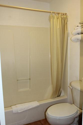 Economy Inn Watsonville - photo 23