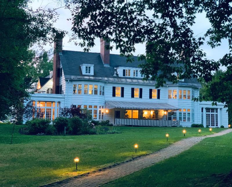 The Four Chimneys Inn — 4-Star Luxury Hotel in Bennington, United States