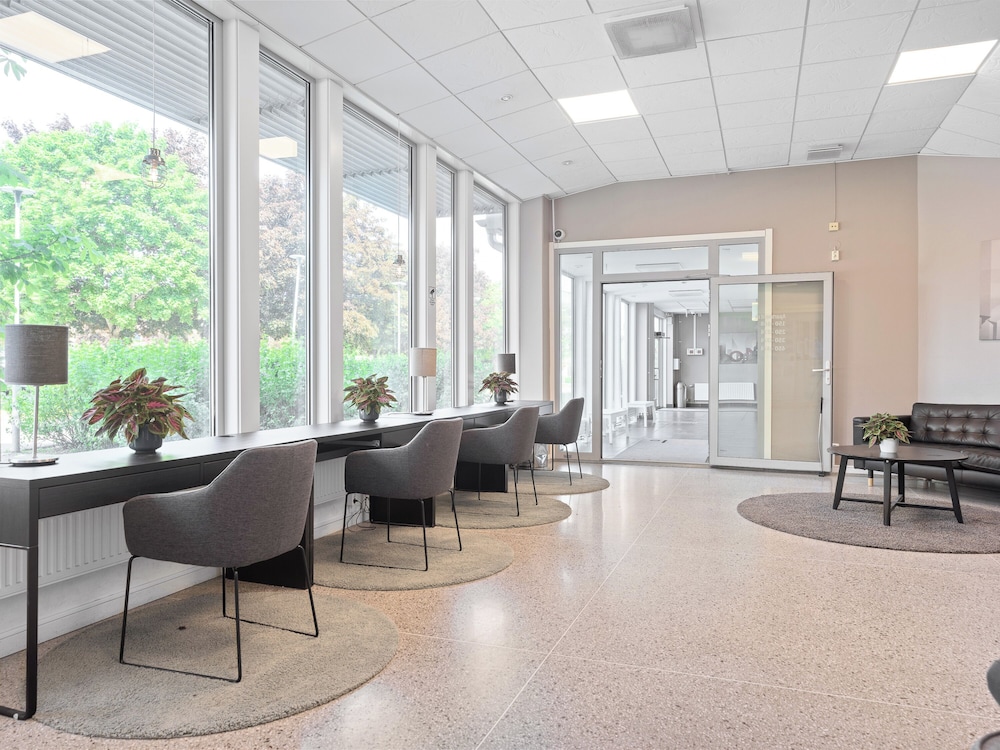 Part Time Home Hotel Rotebro Station — hotel in Upplands Vaesby