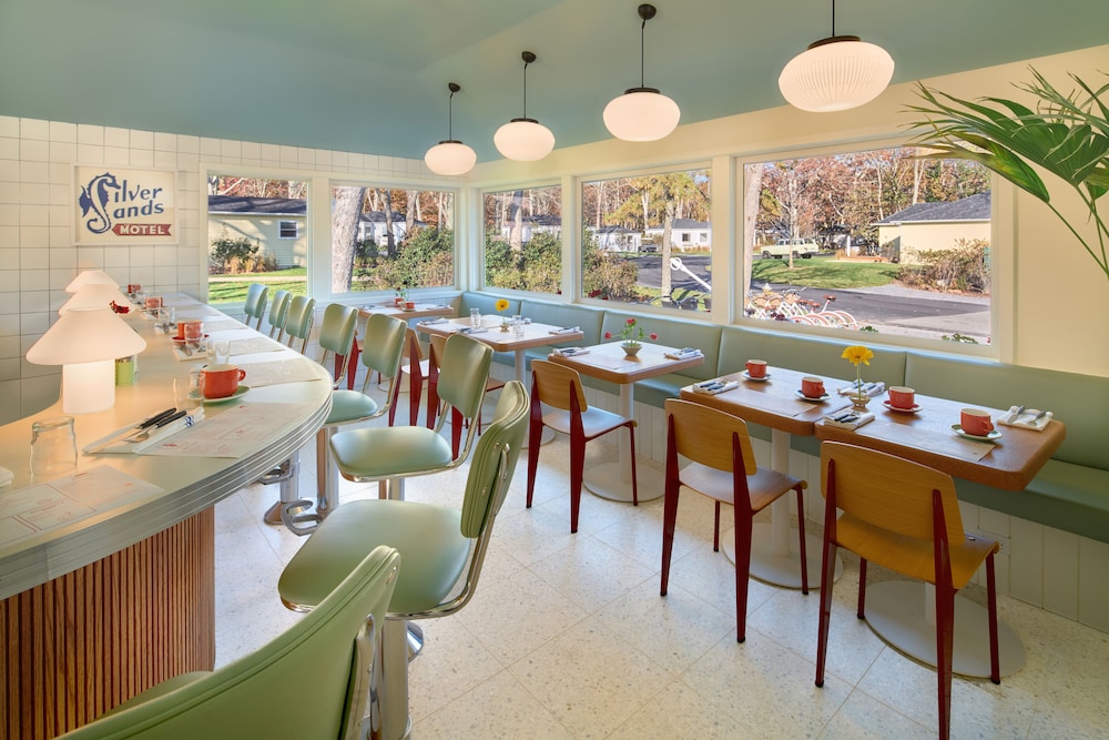 Silver Sands Motel & Beach Bungalows - photo 102