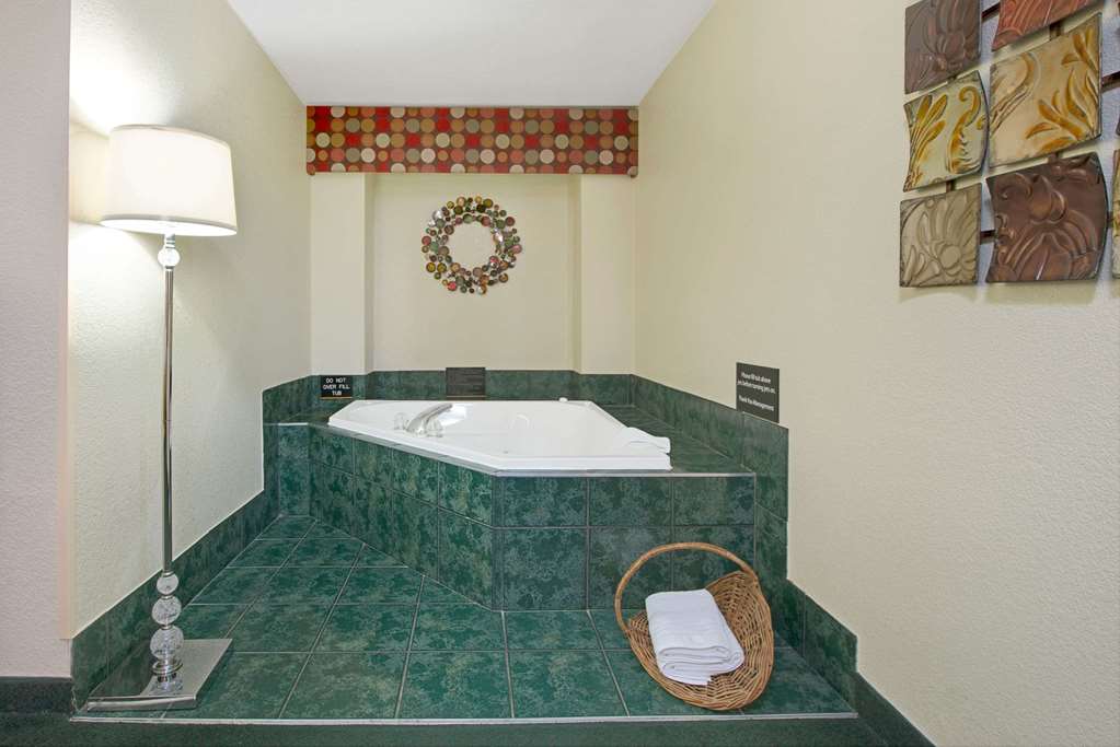 Super 8 by Wyndham Bonne Terre - photo 11