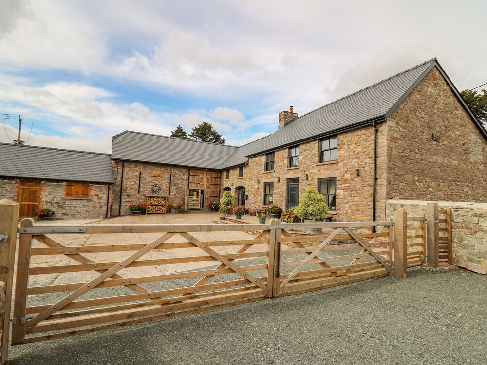 Pen Bont Home Farm — 4-Star Luxury Hotel in Brecon, United Kingdom