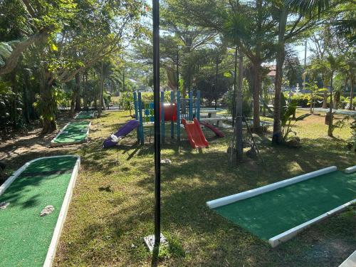 Vip Chain Mae Rumphueng Beach - carbon neutral hotel in Rayong