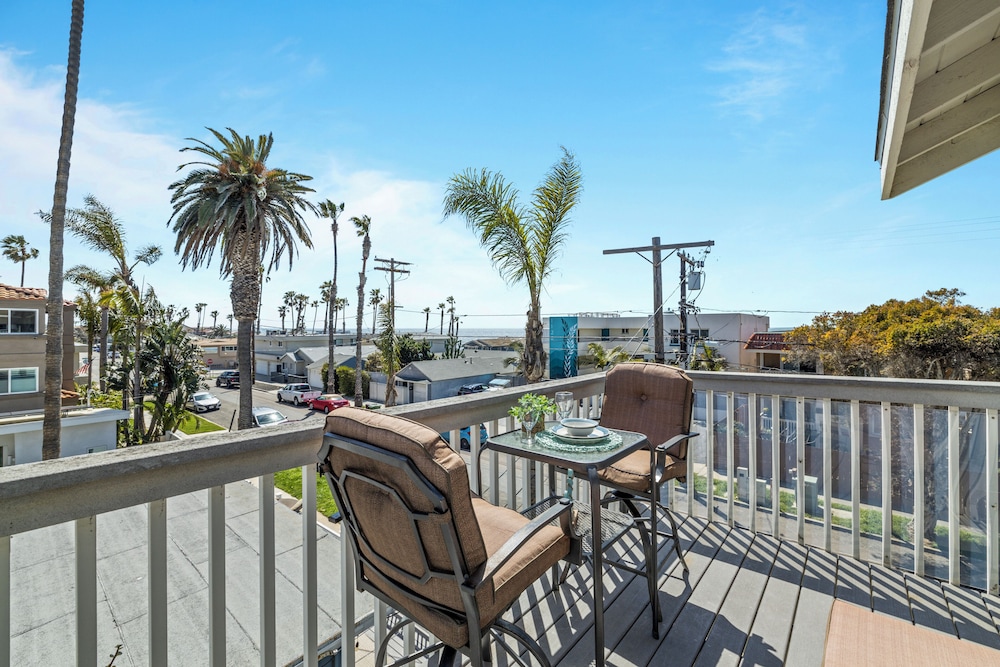 Seafaring Sweet Dreams 5 Minute Walk to Beach — 4-Star Luxury Hotel in Oceanside, United States