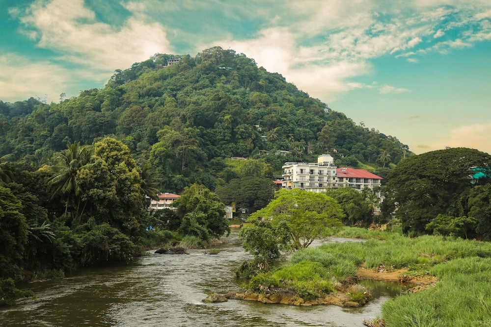 Oak Ray Regency Hotel — Kandy — photo 2