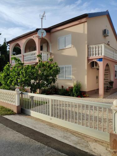 Apartments Juric — 4-Star Luxury Hotel in Privlaka, Croatia