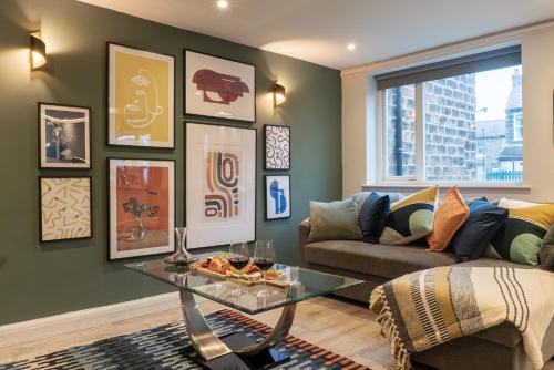 The Old Coach House luxury Harrogate Home Detached Quite Stylish whole house short walk from the Conference town centre — 5-Star Luxury Hotel in Harrogate, United Kingdom