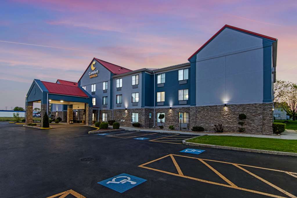 Comfort Suites near I 80 and I 94 - photo 3