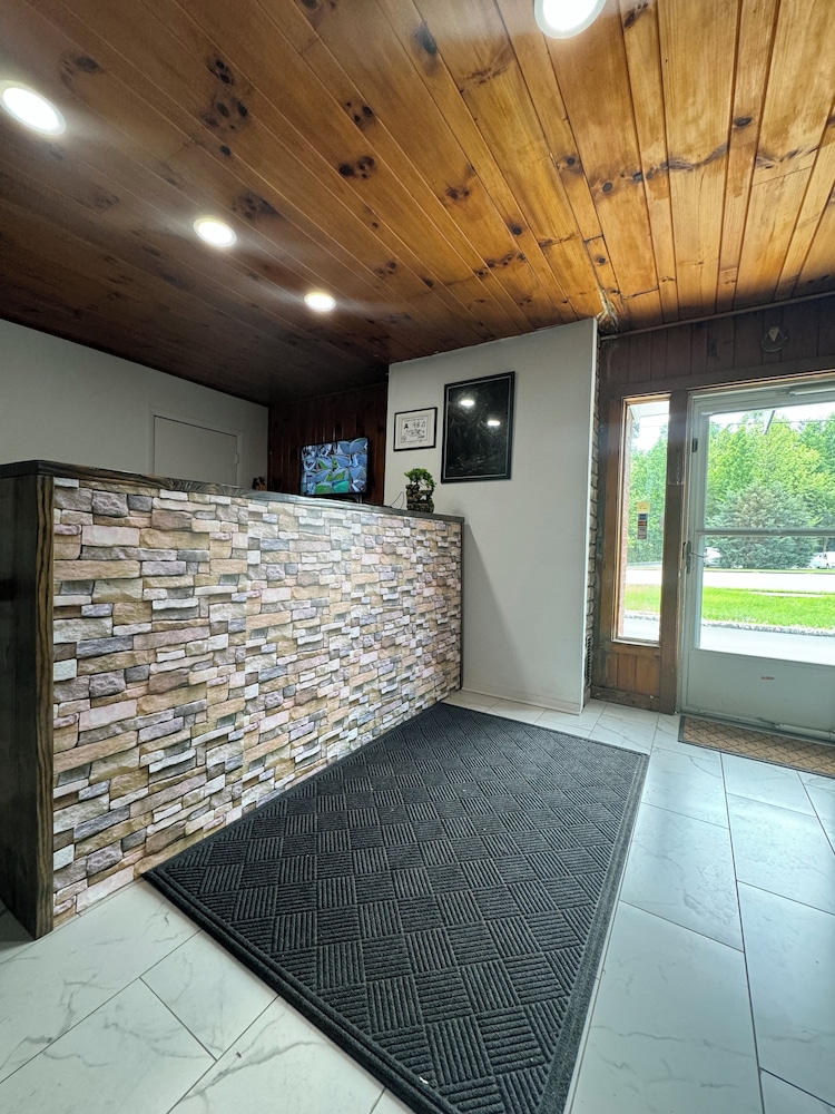 Acorn Motel - photo 19
