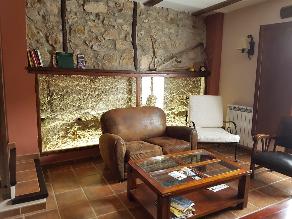 El Horno De Aliaga — Aliaga — photo 4