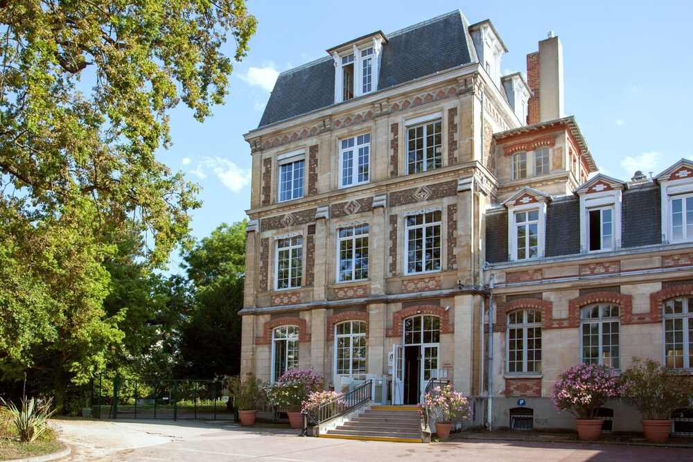 Hotel The Originals Maison de l'Abbaye — hotel in Antony