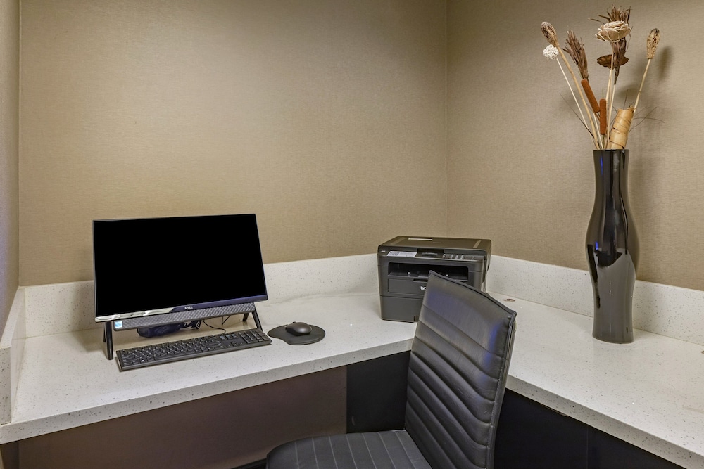 Holiday Inn Express & Suites Indio Coachella Valley by IHG - photo 50