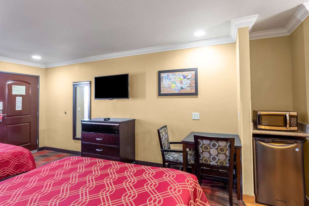Econo Lodge Inn & Suites Escondido Downtown - photo 19