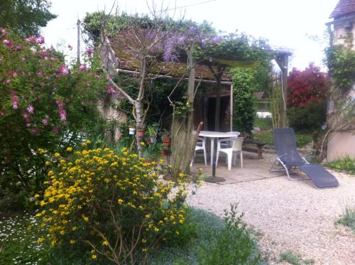 Les 3 Roses — hotel in Villeneuve-Sur-Yonne