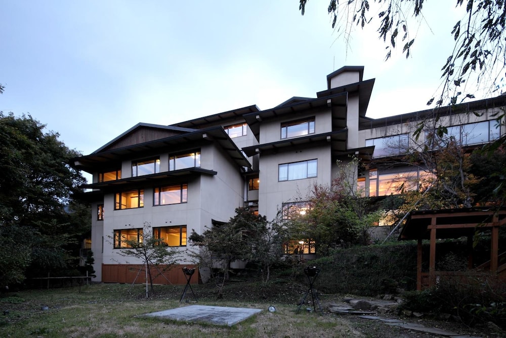 Senkyou - carbon neutral hotel in Numata