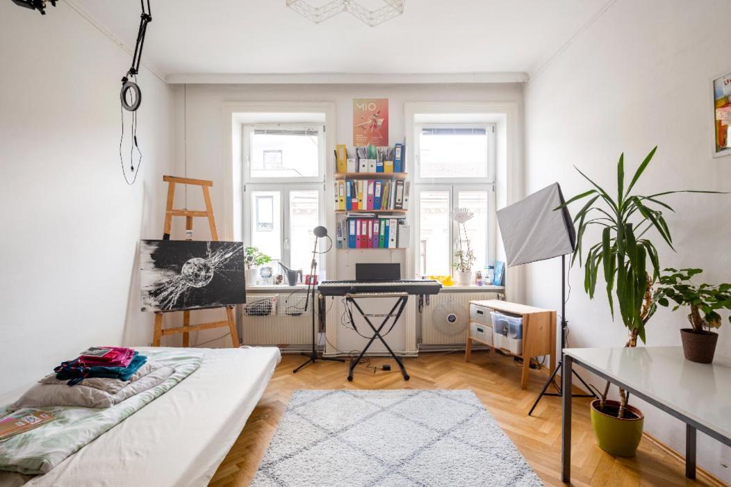 Fro Media Streetside Room 2 Community Space — Vienna