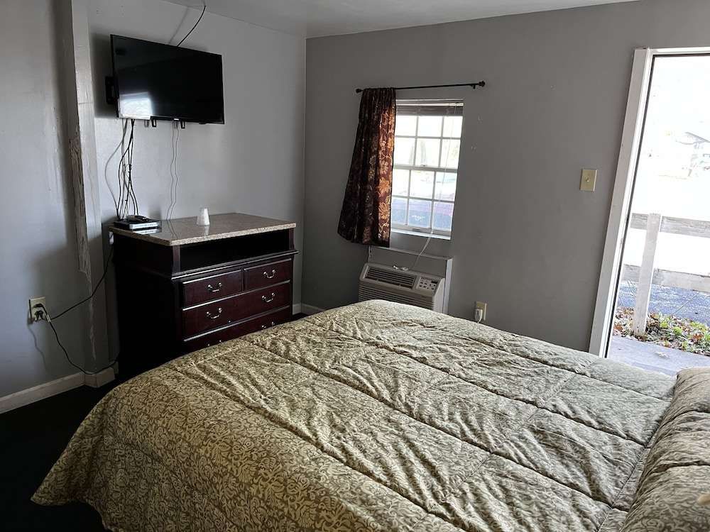 Grand Howell Inn - photo 3