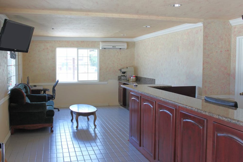 Orange Tustin Inn - photo 29