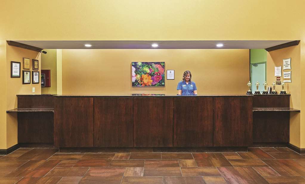 La Quinta Inn & Suites by Wyndham Eastland - photo 3