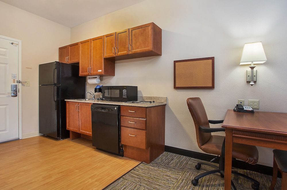 Candlewood Suites Tuscaloosa by IHG - photo 8
