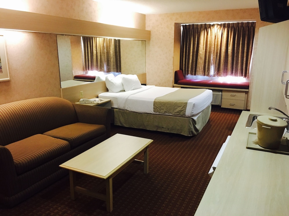 Microtel Inn & Suites by Wyndham Baldwinsville Syracuse - photo 11