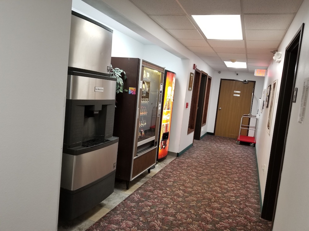 Bilmar Inn & Suites Dell Rapids Near Sioux Falls - photo 107