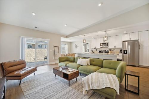 Spacious 9BR 9BA Combined Condos in Traverse City — 4-Star Luxury Hotel in Williamsburg, United States
