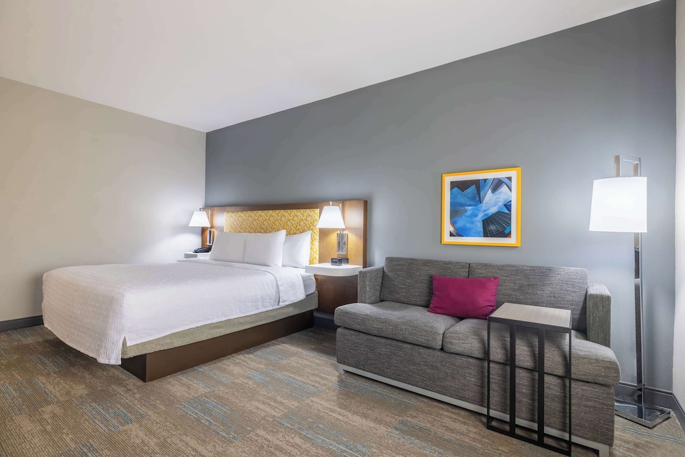 Hampton Inn & Suites Brenham - photo 16
