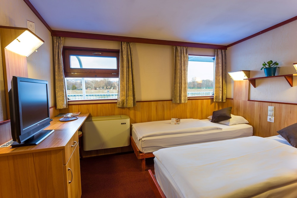 Fortuna Boat Hotel - last minute hotel in Budapest
