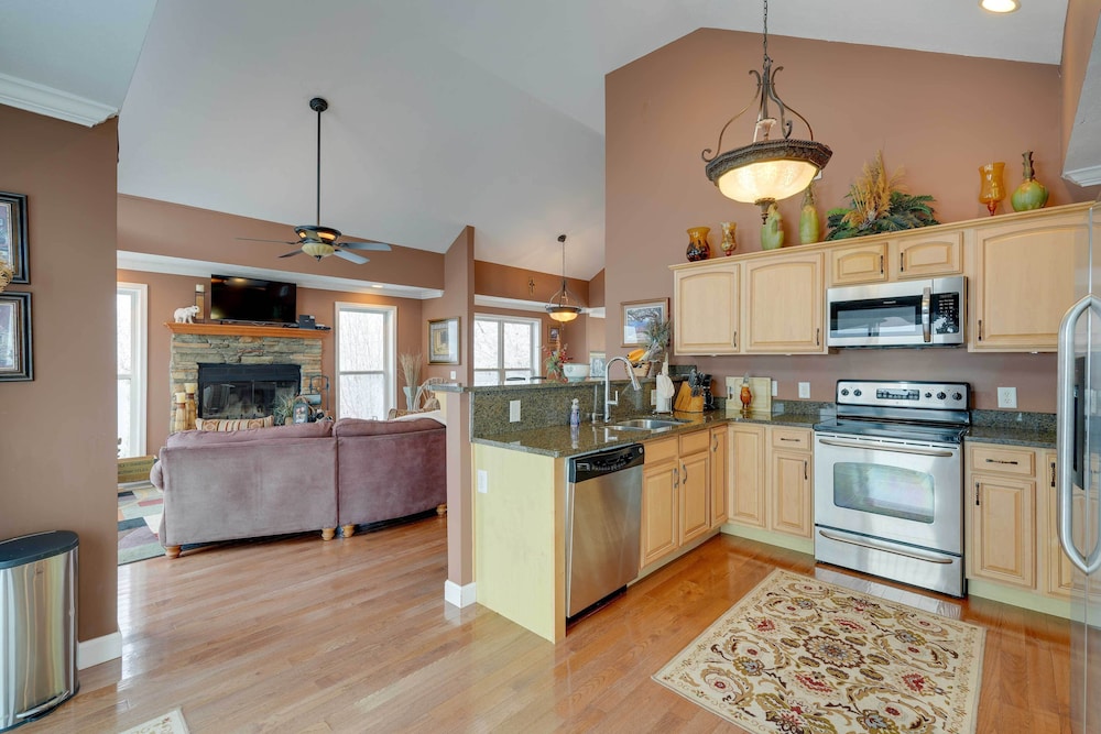 2 Mi to Ski Resort: Beech Mtn Home w Fire Pit - photo 8