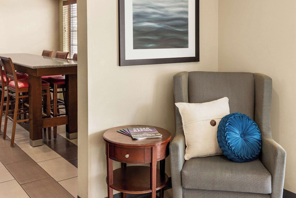 Baymont by Wyndham Cedar Rapids - photo 4