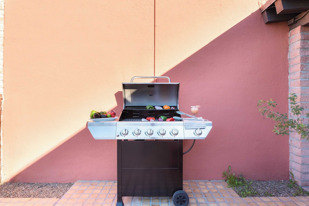 Charming 5BDR Hacienda w Pool Fire Pit Billiards La Casona by AvantStay - photo 45