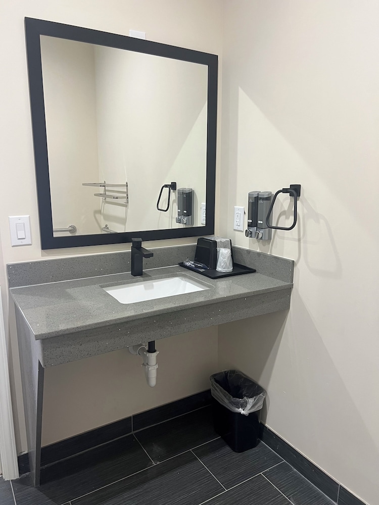 Elite Inn & Suites - photo 16