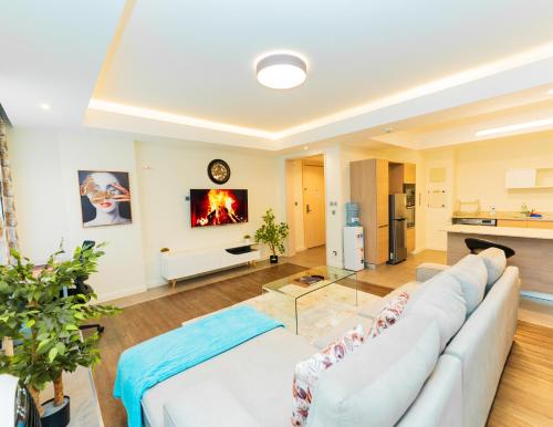 Capital M by BednBeyond Executive Serviced Apartment with Pool — 4-Star Luxury Hotel in Nairobi, Kenya