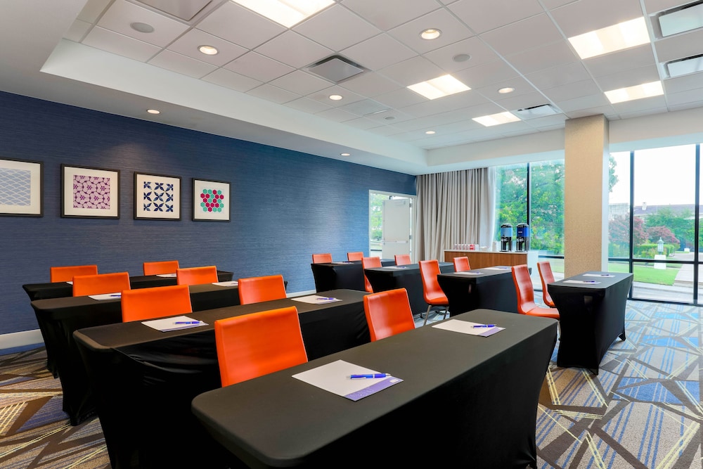 Holiday Inn Express & Suites Fort Worth Downtown by IHG - photo 29