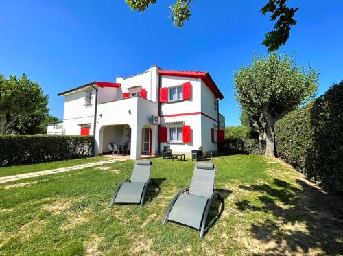 Seafront duplex villas sea view and spacious gardens — 4-Star Luxury Hotel in Porto Recanati, Italy