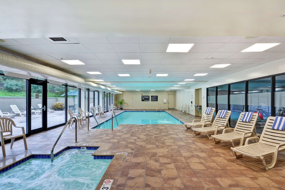 Hampton Inn & Suites Wilkes Barre Scranton - photo 23
