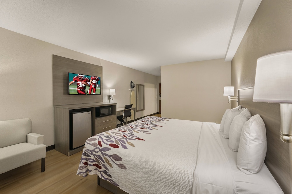 Red Roof Inn & Suites Newport Middletown RI - photo 22