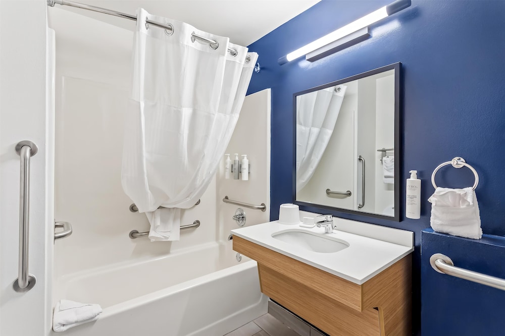 Spark by Hilton Oak Forest - photo 37