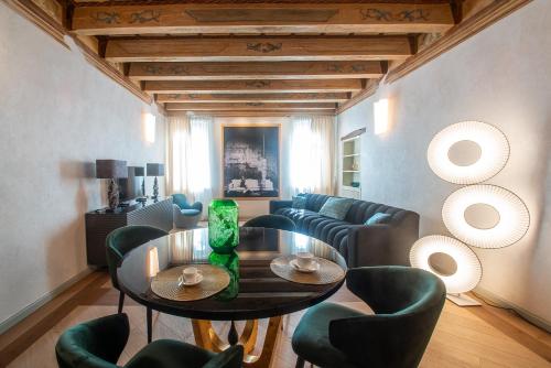 Palazzo Reggiani Lorenzo De Medici — 4-Star Luxury Hotel in Verona, Italy