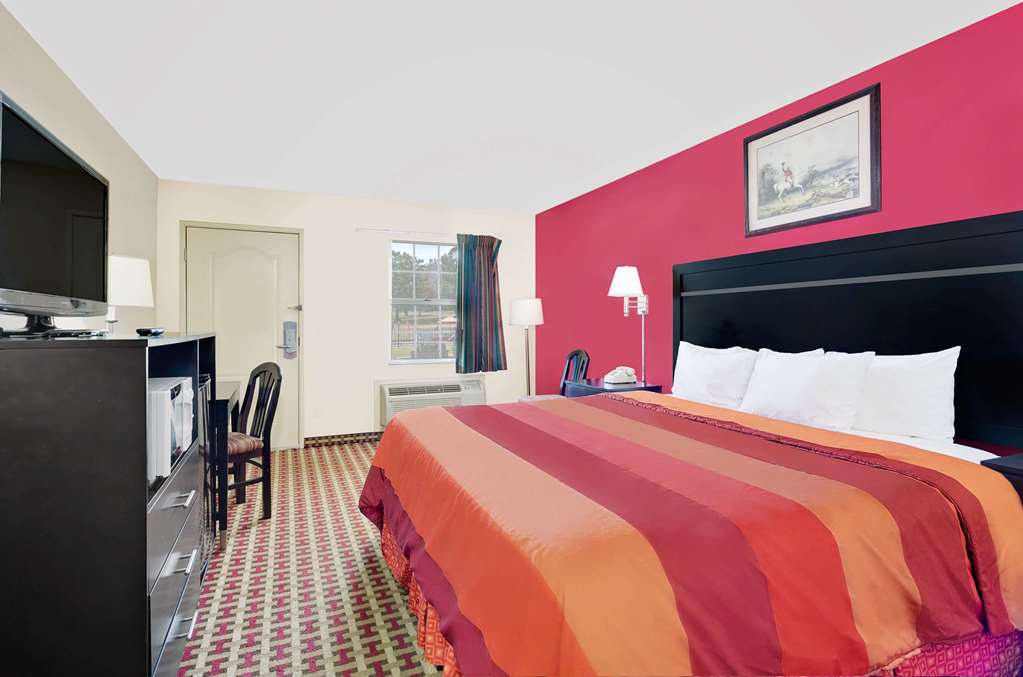 Days Inn by Wyndham Savannah - photo 16